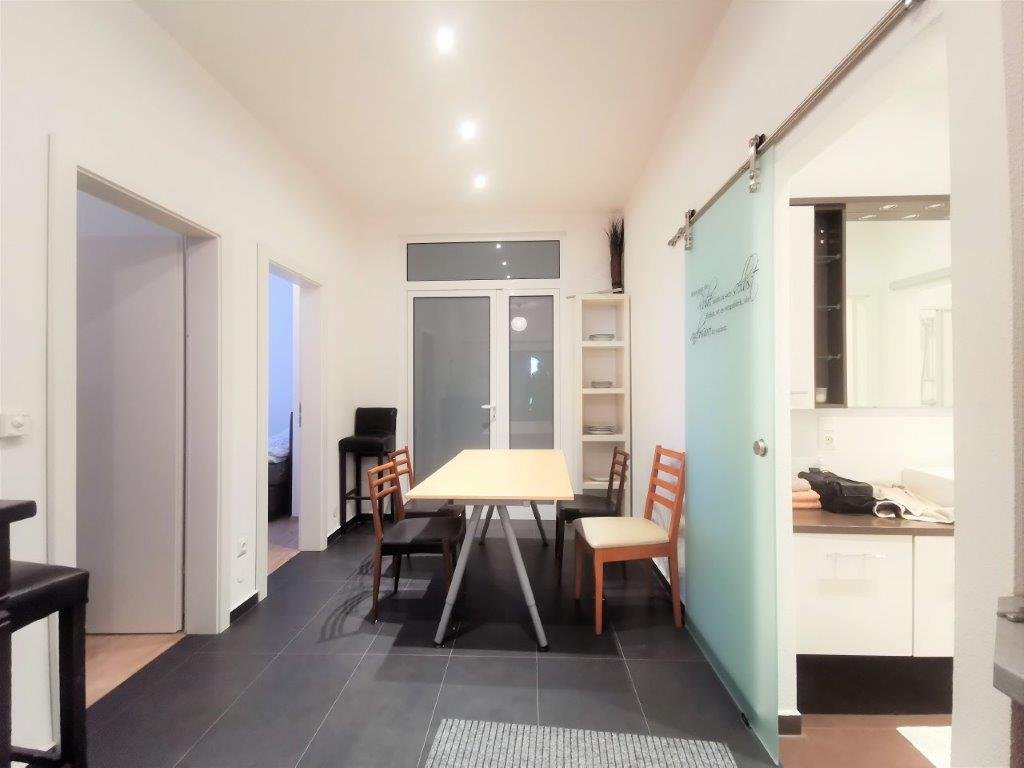 Badezimmer mit Waschtisch